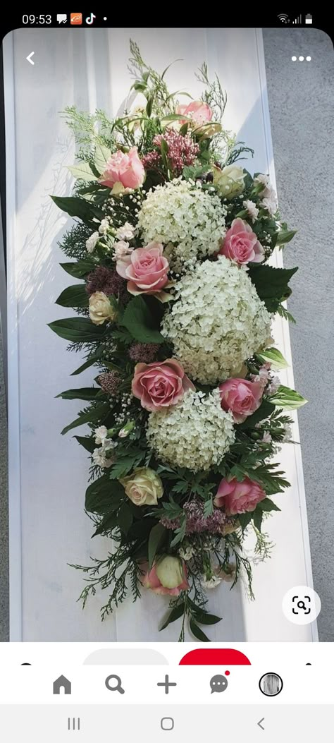 Flower Arrangements For Church, Dekoratívne Vence, Casket Flowers, Table Floral Arrangements, Modern Floral Arrangements, Large Flower Arrangements, Flower Decorations Diy, Church Flower Arrangements, Diy Arrangements