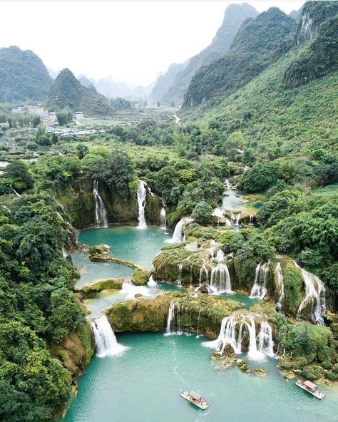 Ban-Gioc-Detian-Wasserfälle in China und Vietnam Vietnam Itinerary, Vietnam Holidays, Vietnam Voyage, Vietnam Travel Guide, Visit Vietnam, Halong Bay, Southeast Asia Travel, Beautiful Places In The World, Vietnam Travel