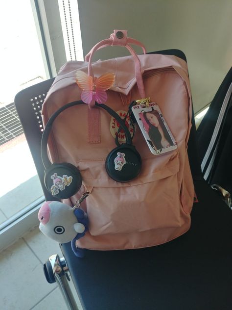 pink kanken backpack + ningning pc Pink Kanken, Kawaii Bedroom, Kanken Mini, Accessorize Bags, Pink Backpack, My Bag, Cute Bags, Kanken Backpack, Dream Life