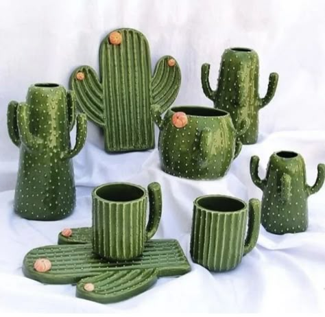 Cactus Ceramic, Ranch House Decor, Pretty Mugs, Clay Diy Projects, Keramik Design, Cactus Decor, Cactus Design, Hand Built Pottery, Coffee Shop Decor