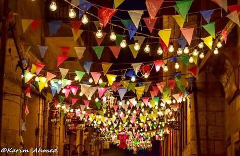 Eid Ul Fitr Decorations, Resort Decor, Festival Themed Party, Urban Ideas, Ramadan Kareem Pictures, Wedding Background Decoration, Healing Room, Culture Day, Sky Lanterns