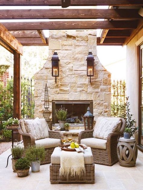 Dream Backyard Patio, Rustic Outdoor Fireplaces, Living Pool, Farmhouse Patio, Outdoor Fireplace Designs, Outdoor Fireplace Patio, Backyard Fireplace, Outdoor Living Rooms, Tuscan Decorating