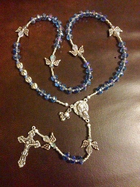 Diy Rosary Necklace, Rosary Ideas, Flower Rosary, Knotted Rosary, Beautiful Rosary, Rosary Jewelry, Custom Rosary, Bead Rosary, Beaded Shoes