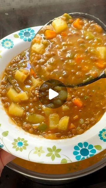 Alexandra De Castro | Recetas | Comida Casera | Postres on Instagram: "Alto Guiso de Lentejas 🤭 como dicen aquí! Lo preparé de verduras👌 es mi primera vez que lo hago de esta manera y quedo de 10 #lentejas #guisodelentejas #parati #verduras #granos #food #parati #recetafacil" Recipes Authentic, Video Reels, Lentil Salad, Viral Reels, Latin Food, January 19, Mexican Food Recipes Authentic, Lentil Soup, Healthy Dishes