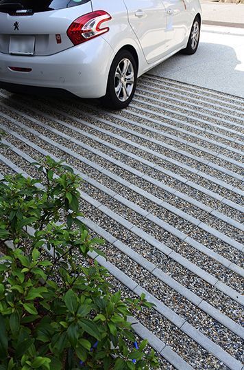 Driveway Material Ideas, Parking Pavers Driveways, Permeable Driveway, Garden Ideas Driveway, Modern Driveway, Pavement Design, Paving Design, Paver Driveway, Driveway Design