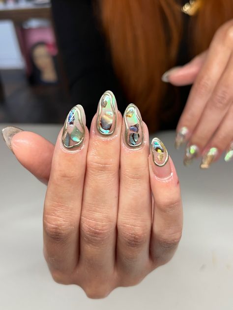 Pearl Sheen Nails, Seashell Inspired Nails, Paua Shell Nails, Crushed Seashell Nails, Shell Inspired Nails, Mermaid Nails 2023, Oyster Pearl Nails, Stone Chrome Nails, Crushed Shell Nails