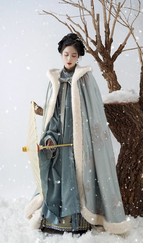 Ming Dynasty Clothing, Manhwa Dresses, Dynasty Clothing, Chinese Outfit, Chinese Outfits, Ancient Asia, Chinese Traditional Costume, Ancient Chinese Clothing, Water Tribe