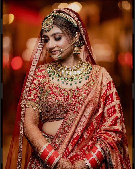 Makeup Artist Working, Bridal Makeup Services, Maang Tika, Bridal Blouses, Matha Patti, Latest Bridal Lehenga, Indian Bridal Photos, Bridal Makeover, Best Bridal Makeup