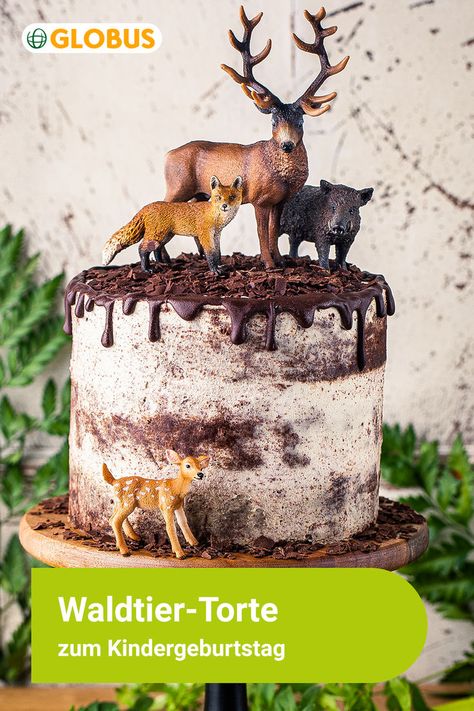 Was gibt es Schöneres als Kinderaugen zum Strahlen zu bringen? Mit dieser Waldtier-Torte gelingt das auf jeden Fall! Vor allem bei Kindergeburtstagen ist die Torte ein echter Hingucker für tierbegeisterte Kinder. Mit Tierfiguren kann man die Torte schön und einfach dekorieren und so zu einem besonderen Highlight machen! 🦌 Dino Party, Family Events, Sweets Desserts, Bday Party, 2nd Birthday, Boy Birthday, Kids Party, Baby Fashion, 1st Birthday