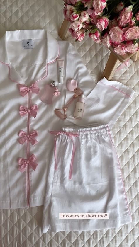 Essential Clothes, Pajamas Aesthetic, Cute Pjs, Pajama Fashion, Sleepwear Fashion, Cute Sleepwear, Cute Pajama Sets, Elegant Feminine, Cute Pajamas