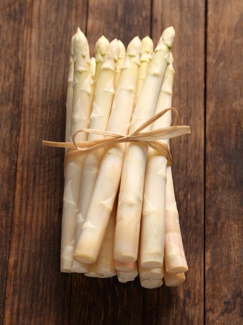 How To Grow White Asparagus: White Asparagus Growing Guide Asparagus Garden, Asparagus Plant, Vegetable Pictures, White Asparagus, Fancy Restaurants, Vegetable Garden Design, Bars Recipes, Fruits And Vegetables, Fresh Fruit