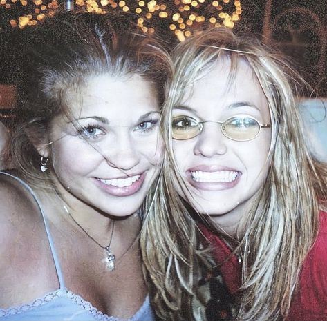 Nsync Girlfriend, 2000s Pictures, Britney Spears 2000, Britney Spears Outfits, Britney Spears 1999, Danielle Fishel, Britney Spears Photos, Britney Spears Pictures, Britney Jean