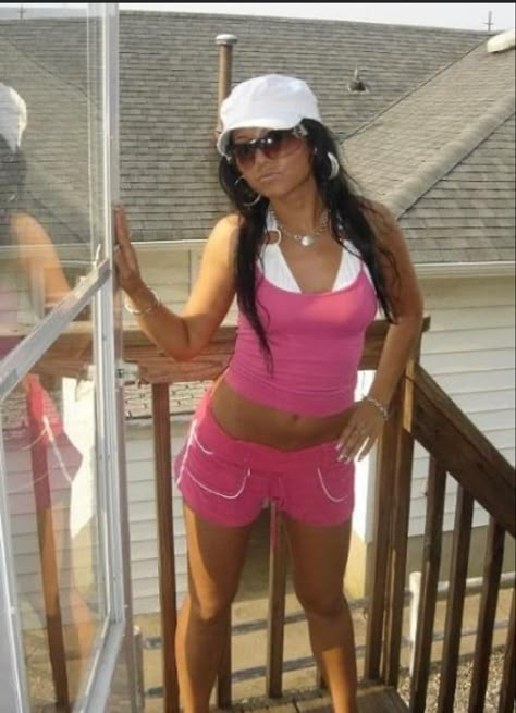 Jersey Shore Photoshoot, Snooki And Jwoww Iconic Outfits, Jersey Shore Sunglasses, Jenny Jersey Shore, Jenni From Jersey Shore, Trashy Y2k Jersey Shore, 2000s Jersey Shore Aesthetic, Jersey Shore Jwoww Outfits, Snooki 2000s Outfit