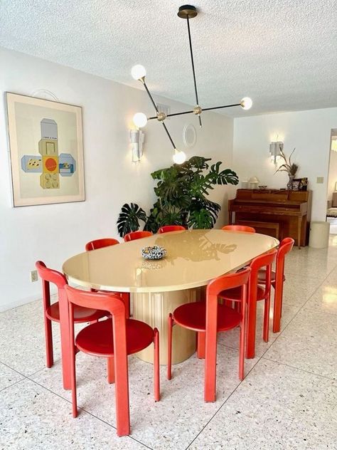 Fun Dining Room Table, Funky Dinning Table, Funky Modern Kitchen, Post Modern Dining Table, Coloured Dining Table, Postmodern Dining Room, Cool Dining Tables, Post Modern Dining Room, Dining Room Funky