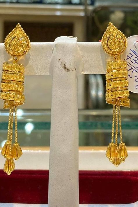 Latest Gold Earrings, Gold Jewelry Bridal, Gold Set Design, Dubai Gold Jewelry, Dresses Gold, Gold Jewels Design, Random Fashion, New Gold Jewellery Designs, Gold Earrings Models