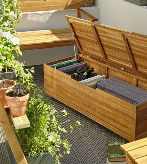 a simple wooden bench of planks may be used to store eveyrthing you want on your balcony Balcony Storage, Balcony Bench, Wooden Garden Storage, Garden Storage Bench, Wooden Storage Bench, Diy Storage Bench, Small Balcony Design, Balcony Furniture, Modern Patio