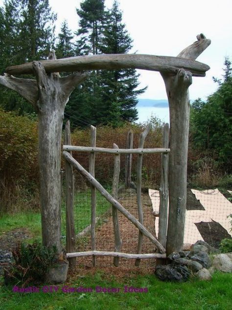 Garden Gate Decor, Garden Gates And Fencing, Garden Gate Design, Backyard Getaway, Wooden Gate, Garden Arbor, Garden Entrance, Have Inspiration, Backyard Fences