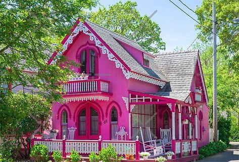 Victorian Gingerbread House, Pink House Exterior, Pink Cape, Pink Victorian, Victorian Style Homes, Paint Color Schemes, Sims Building, Cape Cod House, Modern Tiny House