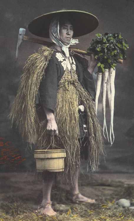 Posed photograph of Japanese farmer in straw coat and hat. Late 19th century, Japan. Hand-colored photo Farmer Outfit, Japanese Costume, Japanese History, Japanese Folklore, Japan Culture, Japan Photo, Japanese Outfits, Vintage Japan, People Of The World