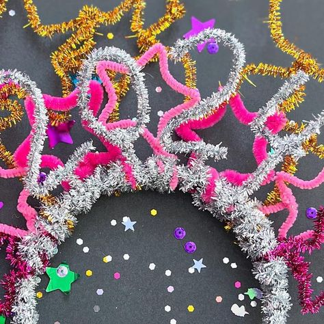 Jessica Grant on Instagram: "DIY Pipe Cleaner Crown 💫 Easy NYE craft✨ If you were around for the 4th of July this year, this may look familiar. I thought she needed an upgrade for the New Year 🥳🤩 Make it as simple or elaborate as you want - All you need are pipe cleaners and a headband ⤵️ ⭐️Make a handful of pipe cleaner stars; you can wrap them around a star cookie cutter, print a template, or just free-hand them. Leave a little extra on the end to wrap around your headband. I made the 2️⃣0️⃣2️⃣4️⃣ numbers by doubling up my pipecleaner to make bolder. Use extra to secure it to the headband. I kept layering stars until i thought it looked ✨just right✨ To finish, wrap pipe cleaners around the entire headband. Overlap the spots where you attached the stars to cover and secure the ends. My Pipe Cleaner Crown, Diy New Years Eve Decorations, Xmas Inspiration, Baby New Year, Diy Pipe, Daycare Ideas, Pipe Cleaners, Chenille Stems, Instagram Diy