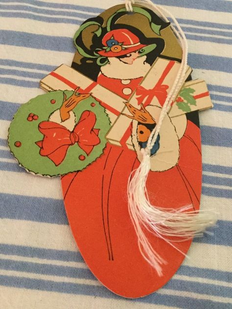 Art Deco Bridge Tally Card GIBSON - Christmas - Girl carrying presents & wreath Bridge Tally Cards, Silver Knight, Flowers In The Attic, Vintage Menu, Art Deco Lady, Flapper Girl, Jolly Santa, 1920s Art, 1920s Art Deco