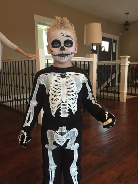 Catrin Boy Makeup, Zombie Skeleton Costume, Skeleton Makeup For Boys, Creative Boy Costumes, Diy Boy Halloween Costume Kids, Toddler Girl Skeleton Costume, Boys Skeleton Makeup, Toddler Skeleton Face Paint, Skeleton Face Paint Easy Kids