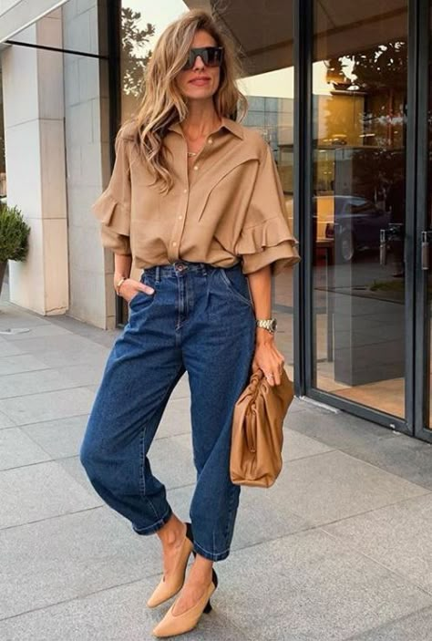 Casual Jeans Outfit Summer, Look Zara, Outfits Con Jeans, Look Office, Mom Jeans Outfit, Look Casual Chic, Jeans Outfit Summer, Workwear Fashion, Casual Chic Outfit