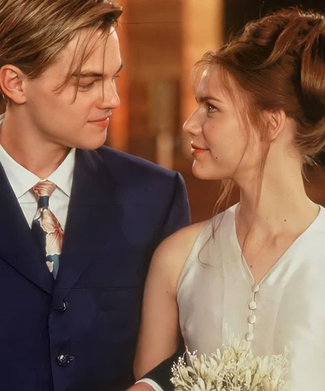 Romeo And Juliet Leo, Leonardo Dicaprio Romeo, Romeo Montague, Romeo Juliet 1996, Juliet 1996, Juliet Movie, Juliet Capulet, Victorian Era Dresses, Tragic Love Stories