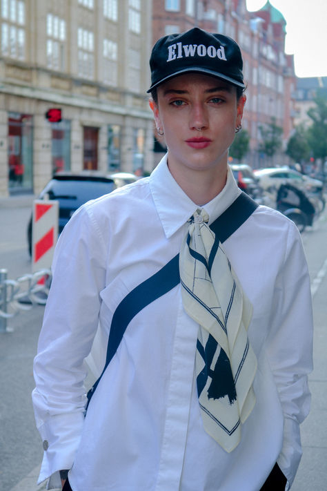 Copenhagen Fashion Week Spring/Summer 2025 street style French Style Outfits, White Shirt Outfit, Copenhagen Fashion Week Street Style, Minimalist Fashion Outfits, White Shirt Outfits, Copenhagen Fashion, Casual Outfit Inspiration, Summer 2025, Fashion Cap