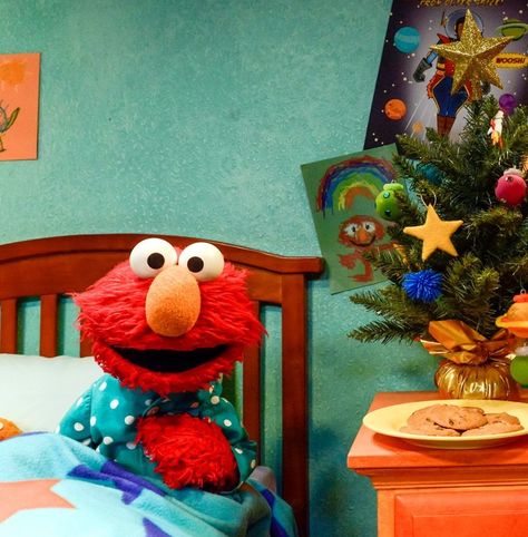 Elmo Christmas, Elmo Cookies, Bedtime Routines, Sesame Street Muppets, Pig Cartoon, Cute Pins, Loving U, Sesame Street, Talk About