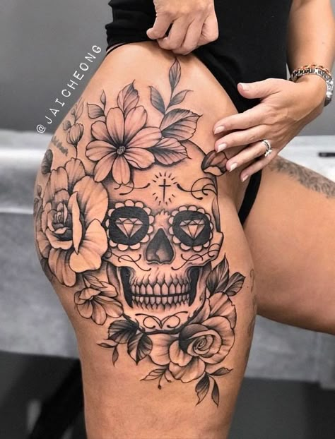 Hip Tattoos For Girls Hip Tattoos For Women, Skull Thigh Tattoos, Tattoo Crane, Candy Skull Tattoo, Upper Leg Tattoos, Skull Tattoo Flowers, Cute Thigh Tattoos, Feminine Skull Tattoos, Skull Rose Tattoos