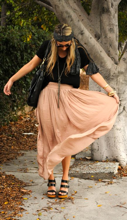 sweet fall outfit. i really want a maxi skirt Nude Skirt, Moda Hippie, Ethno Style, Mode Hippie, Estilo Hippie, Mode Boho, Bohol, A Skirt, Beautiful Skirts