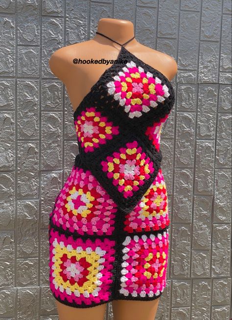 Granny Square Outfit, Square Outfit, Diy Crochet Granny Square, Crochet Patchwork Blanket, Stitch Colors, Crochet Styles, Yarn Creations, Crochet Top Outfit, Crochet Collection