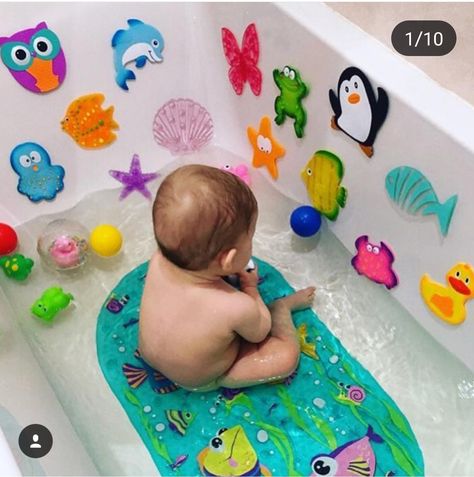 Kids Bathroom With Tub, Baby Pool Ideas, Kids Bath Tub, Toddler Bath Time, Baby Tub, Baby Spa, Toddler Bath, Baby Play Activities, Baby Bathroom