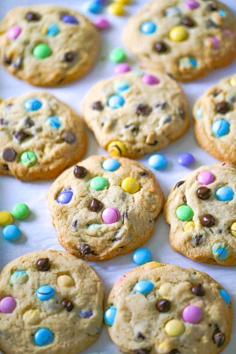 M&M Chocolate Chip Candy Cookies Healthy Cookie Dough Recipe, Mermaid Chocolate, Cookies Spring, Cookie Recipes From Scratch, Triple Chocolate Cookies, Plain Cookies, Healthy Cookie Dough, Easter Recipe, Chocolate Chip Blondies