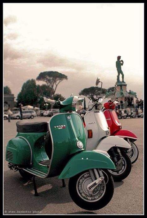 Vespa Vespa Ape, Italian Scooter, Vespa S, Classic Vespa, Retro Scooter, Love Memories, Music Night, Vespa Px, Vespa Girl