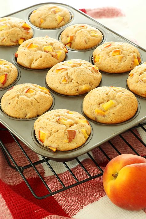 Peach Muffins Easy, Peach Muffin, Peach Muffin Recipes, Fresh Peach Recipes, Fresh Peach Pie, Heavenly Desserts, Peach Muffins, Muffins Easy, Moist Muffins