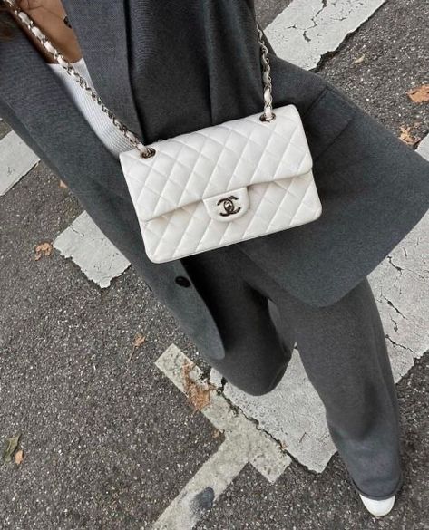 Chanel Outfit Aesthetic, White Chanel Bag, Chanel Medium Flap Bag, Chanel Bag Outfit, Australian Winter Fashion, Chanel Handbags Classic, Kylie Francis, Autumn Outfit Ideas, Ireland Fashion