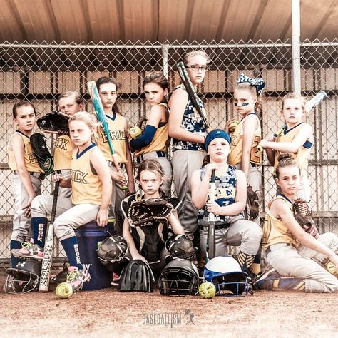 Baseball Team Pictures Poses, Softball Team Photos, Baseball Team Pictures, Softball Dugout, Team Picture Poses, Softball Team Pictures, Softball Pictures Poses, Softball Picture, Sports Team Photography