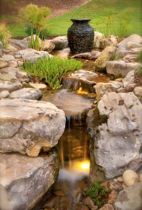 Large retaining blocks and low, flat stones in the upper area gives this small waterfall a natural look Waterfall Ideas, Backyard Ponds, Diy Water Feature, Diy Pond, Small Pond, Garden Waterfall, Pond Waterfall, Backyard Water Feature, Waterfalls Backyard