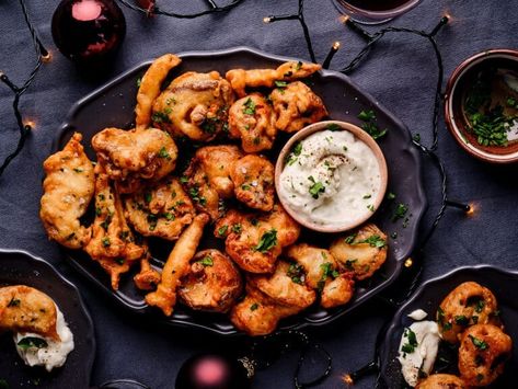 How to make beer battered mushrooms | Simone's Kitchen Beer Battered Mushrooms, Semi Healthy Snacks, Battered Mushrooms, Beer Battered, Large Mushroom, Fried Mushrooms, Cream Cheese Eggs, Beer Batter, How To Make Beer