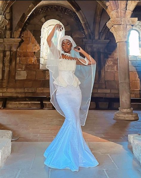 Guinean Wedding Dress, Wedding Bazin Style, Guinean Weddings, Allah First, To My Person, Bazin Styles, Elegant Black Women, Trusting The Process, Couples African Outfits