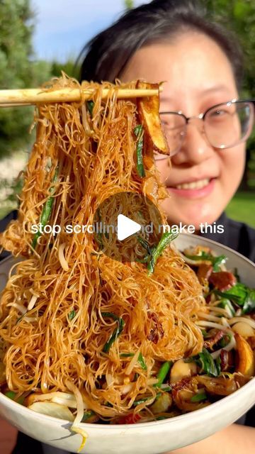 Vermicelli Sauce Recipe, Vermicelli Noodles Recipes, Anime Marathon, Vegan Asian Food, Shiitake Recipes, Marathon Food, Vermicelli Recipe, Shrimp Avocado Salad Recipe, Sesame Noodles Recipe