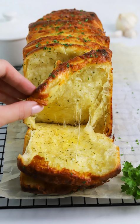 Pull Apart Garlic Bread, Discard Recipe, Garlic Bread Recipe, Garlic Herb Butter, Cheesy Garlic Bread, Milk Bread, Herb Butter, Garlic Herb, Bread Recipes Homemade