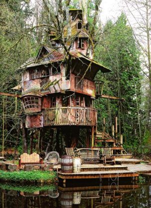 20 Wendy Houses for the Peter Pan in You Redmond Washington, Cool Tree Houses, Unusual Homes, Into The Woods, Lombok, Abandoned Places, House In The Woods, Play Houses, In The Woods