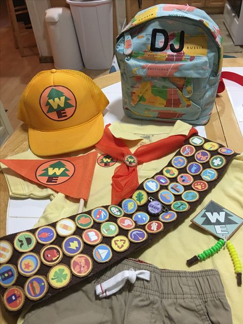 Up Costume Ideas, Russell Up Costume, Disfraz Up, Russel Up, Wheelchair Costumes, 90s Halloween Costumes, Mexican Theme Party Decorations, Up Halloween Costumes, Up Pixar