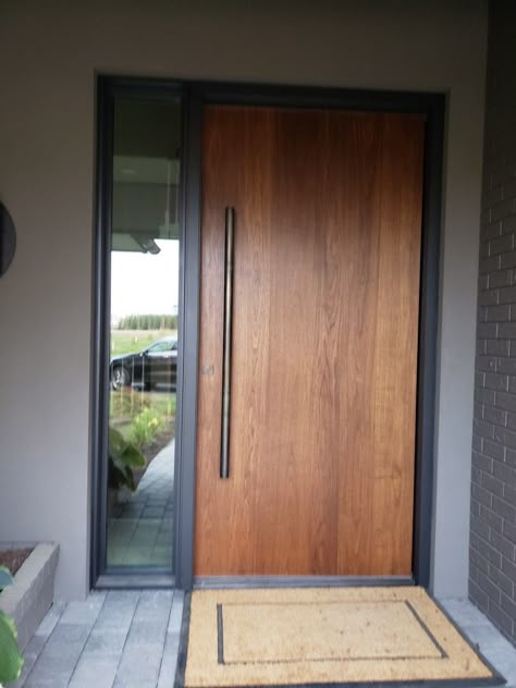 Modern Wood Door Exterior, Wood Front Doors Modern, Front Door Design Wood Front Door Design Wood Modern, Modern Farmhouse Front Doors, Modern Wooden Doors Entrance, Aluminum Doors Modern, Modern Front Door Entrance, Modern Glass Front Door, Modern House Front Door