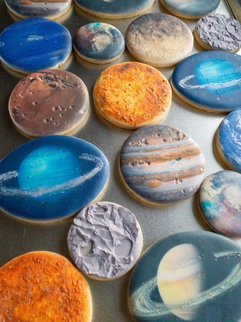 Planet Cookies Decorated, Space Theme Cookies, Celestial Cookies, Star Cookies Decorated, Planet Cookies, Space Themed Desserts, Cookie Painting, Space Cookies, Galaxy Desserts