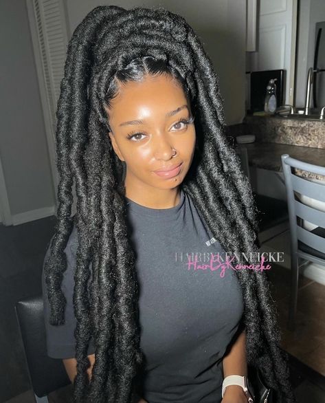 Faux Locs High Ponytail, Big Faux Locs Hairstyles, Faux Locs Videos, Big Faux Locs, Jumbo Locs, Style Faux Locs, Afrocentric Hair, Bangs Inspiration, Cornrows Natural