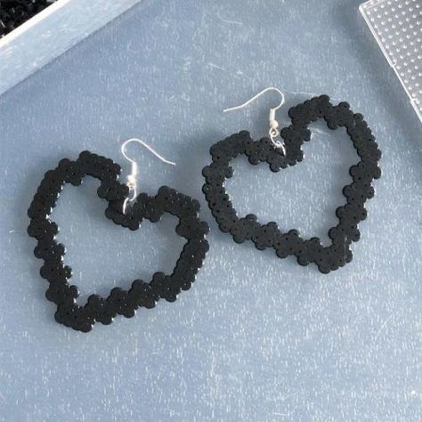 80s Perler Bead Patterns, Fuse Beads Earrings, Perler Bead Earring Holder, Perler Bead Crafts To Sell, Hama Bead Earrings, Pearl Or Beads Ideas, Iron On Beads Ideas, Parlor Beads, Perler Bead Earrings